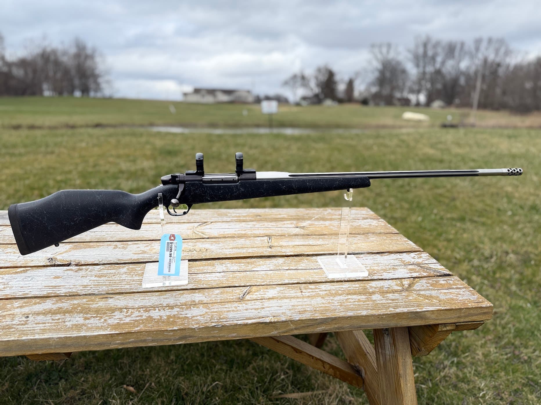 PRE-OWNED WEATHERBY MARK V 30-378 28" BARREL, BOLT ACTION RIFLE W/LEUPOLD RINGS AND BASES