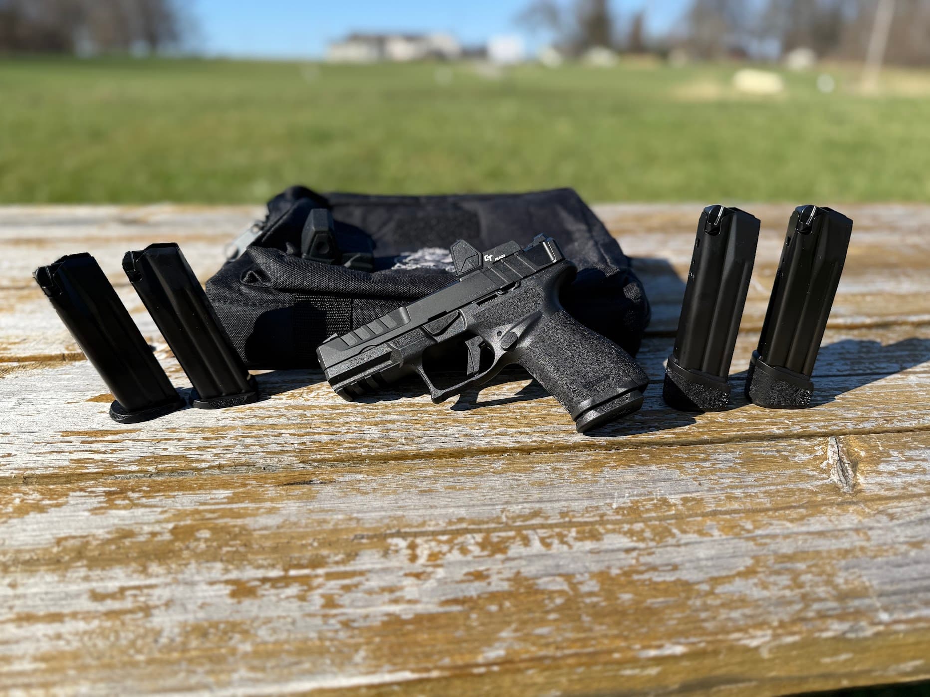 Springfield ARMORY Echelon 4.0C Gear Up 9mm Pistol w/ (3)15rd / (2)18rd Mags and CT Optic, Black